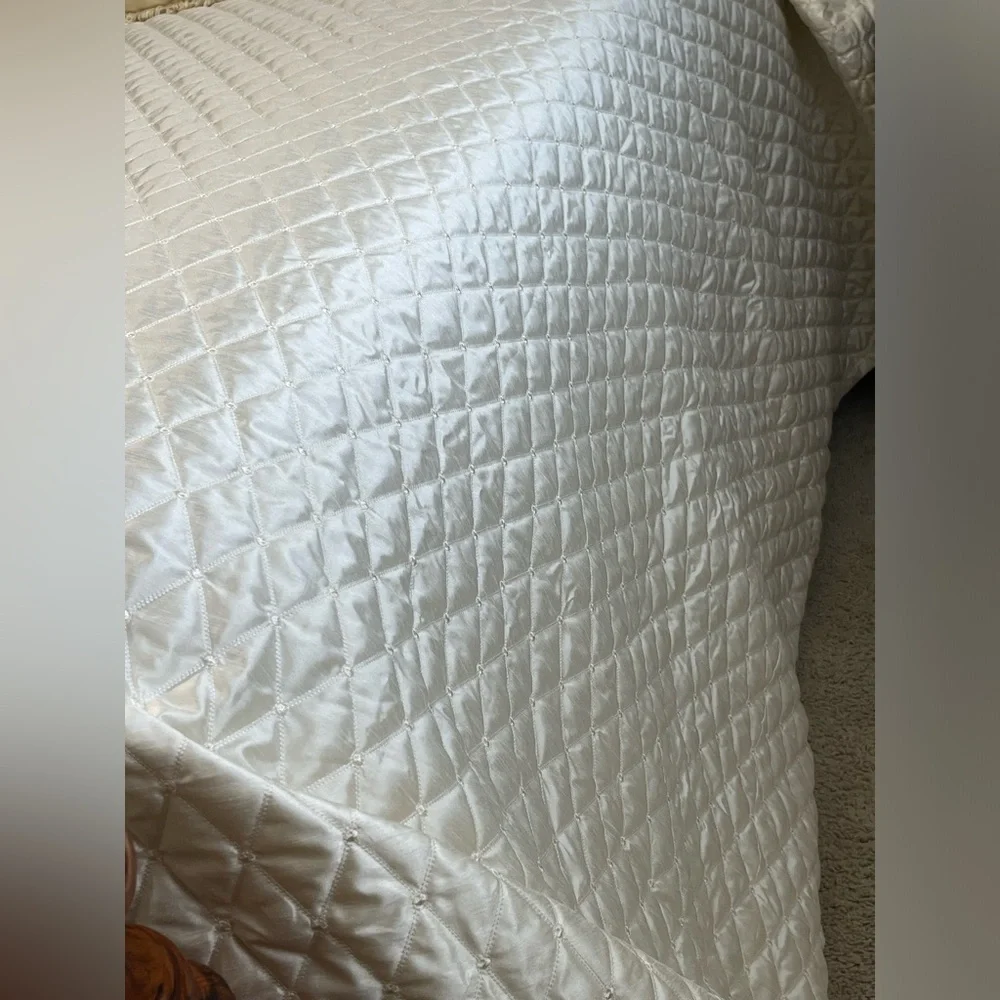 Croscill Home LLC Polyester Queen DIAMOND DESIGN BED- SPREAD White Label QUEEN